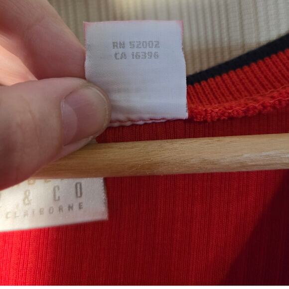 Elisabeth by Liz Claiborne Red V-Neck Knit Top, Size 2X – Classic Staple [0282] - Picture 7 of 8